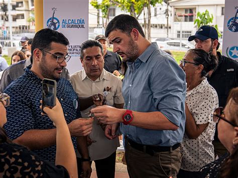 Alcalde De Guayaquil Entreg Renovado Parque En El Sector De La Plaza