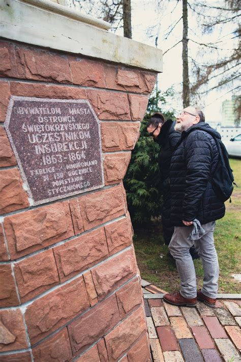 W krwawym polu srebrne ptaszę epizody powstańcze w Ostrowcu