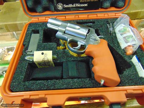 smith wesson  es emergency survival tool kit