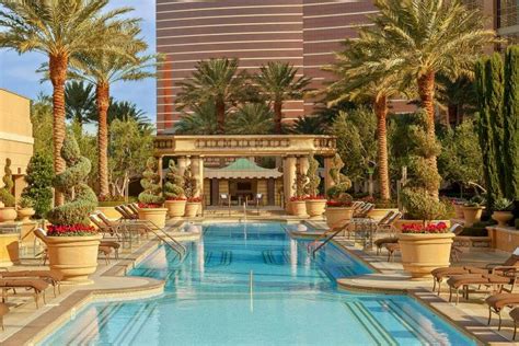 The Venetian® Las Vegas | Las Vegas Pools | Pool Cabanas, Daybeds ...