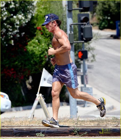 Sean Penn Shirtless Jogging With Shannon Costello Photo 2574297