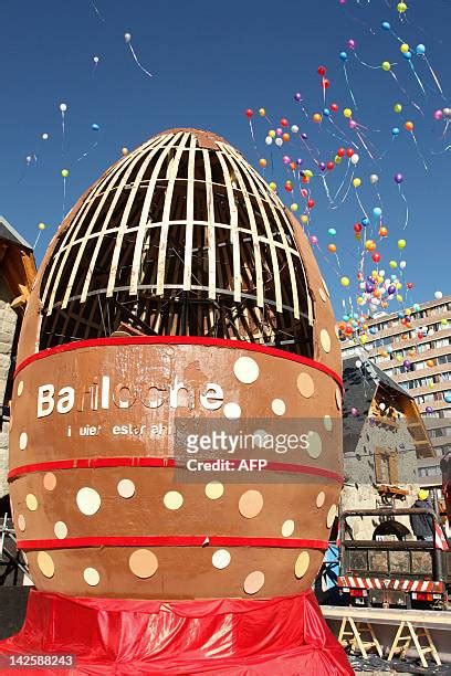 49 Worlds Biggest Easter Egg Stock Photos High Res Pictures And