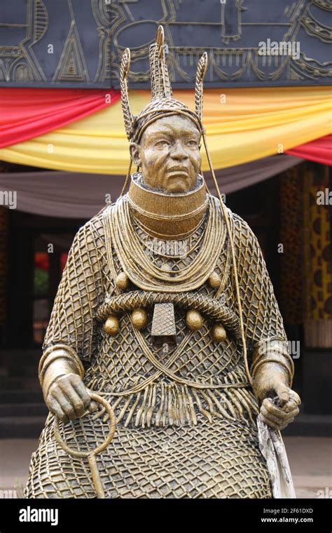 Oba Akenzua Ii Statue Benin City Edo State Nigeria Stock