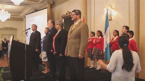 Participación del coro del Colegio República del Perú en la ceremonia