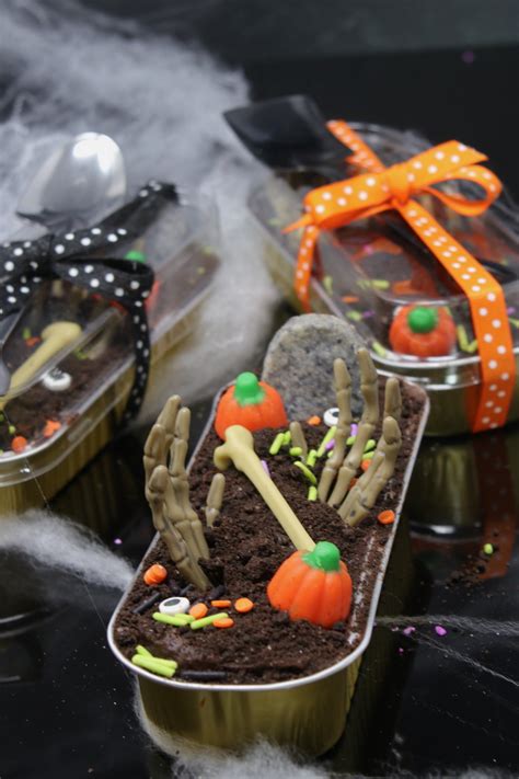 Halloween Zombie Graveyard Mini Cakes