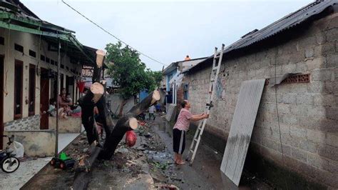 Ratusan Rumah Di Tambun Bekasi Rusak Dihajar Angin Puting Beliung