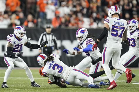 Damar Hamlin 'fully cleared' to rejoin Bills