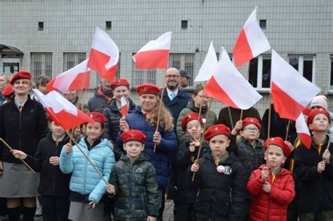 Uroczysto Ci Narodowego Dnia Niepodleg O Ci Pod Pomnikiem Bojownik W O