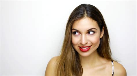 premium photo young woman    side