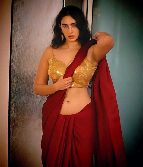 Megha Shukla Spicy Navel And Cleavage Exposed In Red Sleeveless Saree