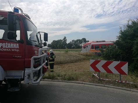 Śmiertelny wypadek na przejeździe kolejowym w Dąbrówce Wielkopolskiej