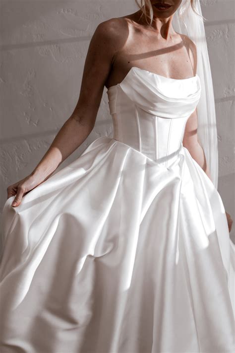 Everly Bridal | VANCOUVER BRIDAL BOUTIQUE FOR THE MODERN BRIDE