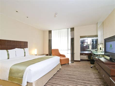 Best Price on Holiday Inn Bangkok in Bangkok + Reviews!