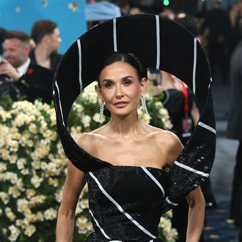 Das waren schönsten Naked Dresses der Met Gala von Emily Ratajkowski bis Elle Fanning