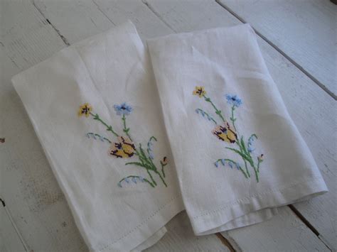 Vintage Napkins Hand Embroidered Flowers Set Of Etsy Vintage