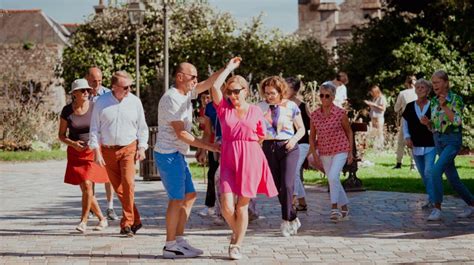 La Bonheur Guinguettes Estivales En Bretagne