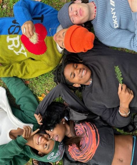 friend group photoshoot aesthetic friend pictures group diverse