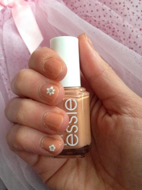 ESSIE Nude Look