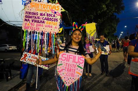 Moradores de Icoaraci lotam circuito da folia para ver a competição de