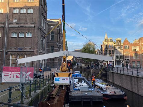Video: Construction of atrium roof for new University Library under way