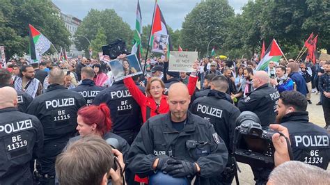 Demo In Berlin Mehr Als 6000 Israel Hasser Ziehen Durch Hauptstadt