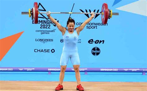 Mirabai Chanu Wins Gold In Kg Weightlifting India S First Gold Medal