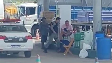 Policial Militar Afastado Ap S Ser Filmado Agredindo Deficiente Em