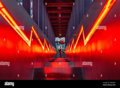 Zeche Zollverein Regnerischer Tag Fahrt Auf Der Rolltreppe Des Ruhr