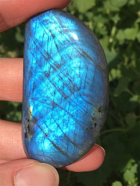 Galet en Labradorite de 34g 1911 Bien être et Minéraux Boutique de