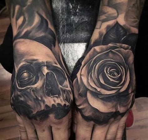 Calaveras Con Rosas Tatuajes En La Mano Tatuajes Rosas Y Calaveras