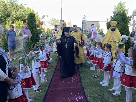 Episcopul Nicolae De Cead R Lunga A Slujit La Hramul Bisericii Sf