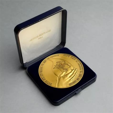 MÉDAILLE FÉDÉRATION FRANÇAISE des donneurs de sang bénévoles Arthus