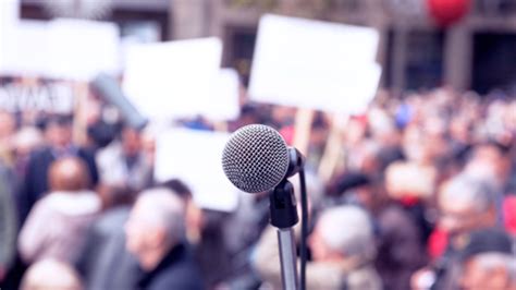 Ausschreitungen Bei Anti Corona Demos In Spanien Und Italien