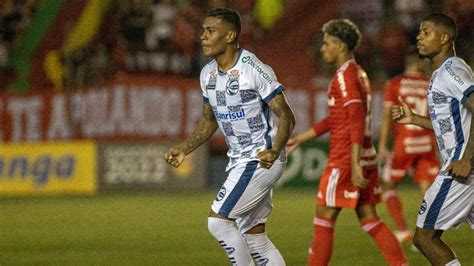 Inter leva três gols em 15 min e perde às vésperas de Gre Nal