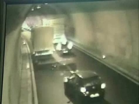 Embouteillage Dans Un Tunnel Collision Mortel Vid O Dailymotion