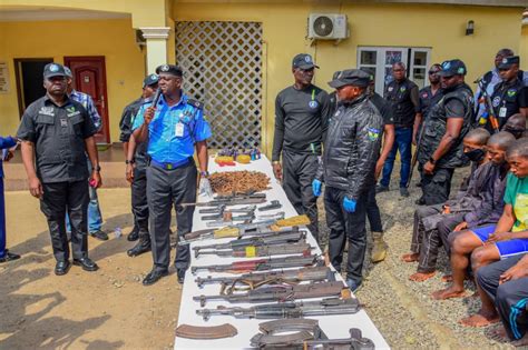 Police Arrest Robbery Suspect Disguising As Lunatic Recover Arms