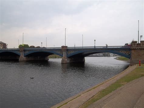 Narrowboat 'Futurest': Trent Bridge