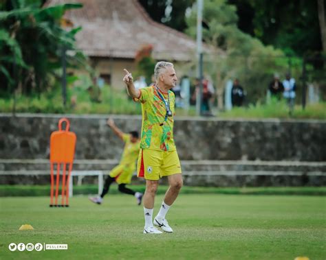 Pelatih Kepala PSS Sleman Waspadai Kehadiran Uston Nawawi Di Persebaya