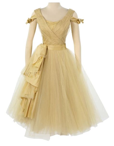 Katniss coronation dress worn by Jennifer Lawrence after winning the ...