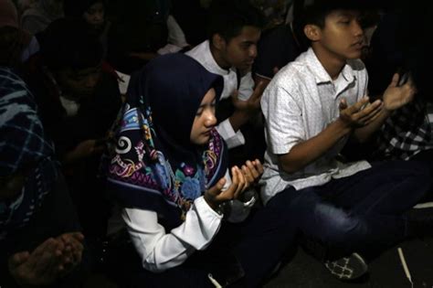 Ratusan Warga Gelar Doa Dan Sholawat Untuk 41 Korupsi Berjamaah Di