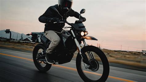 La Zero FX a prueba así funciona la moto eléctrica del Seprona