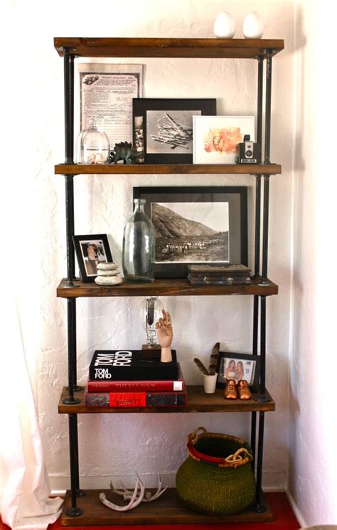 Amazing 30 DIY Industrial Pipe Shelves Crafts And DIY Ideas