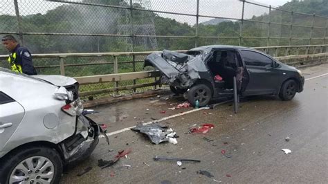 Tranque Vehicular Por Accidente De Tr Nsito En El Puente Centenario