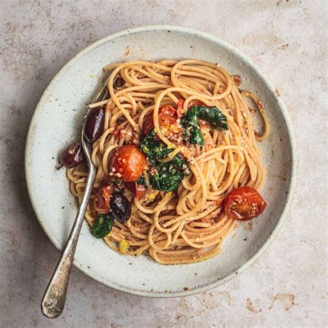 Vegan Spaghetti With Tomato Sauce And Olives My Goodness Kitchen