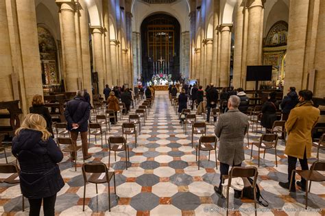 La Messa Di Natale In Cattedrale La Voce E Il Tempo