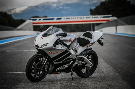 SRC 475 V3: A Modern Two-Stroke Sportbike – BikeBound