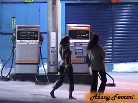 Andando Pelada nas Ruas de São Paulo Exibicionismo Real XVIDEOS