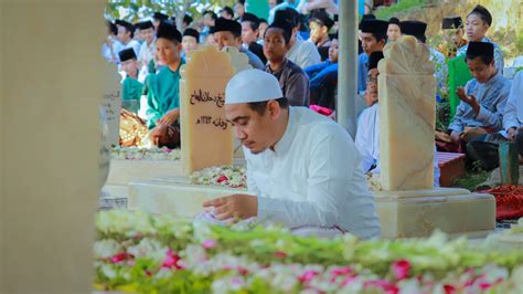 Haul Ibu Nyai Hj Fahimah H Haul Ke Haul Syaikhina K H Majid