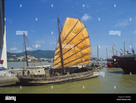 Ancient Chinese Sailing Ship Hi Res Stock Photography And Images Alamy