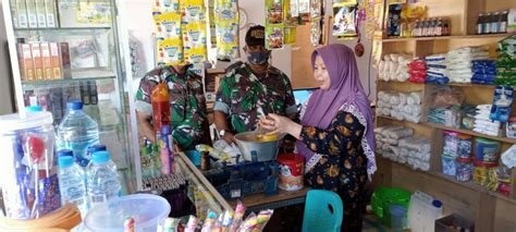 Anggota Koramil 0823 05 Panarukan Monitoring Harga Dan Ketersediaan